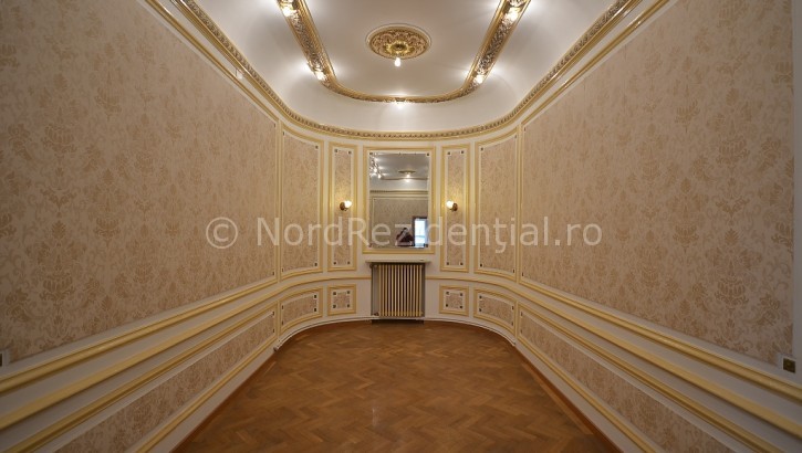 Apartament 6 camere de vanzare Romana