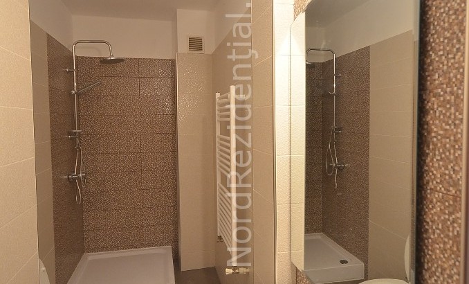 Apartament 6 camere de vanzare Romana