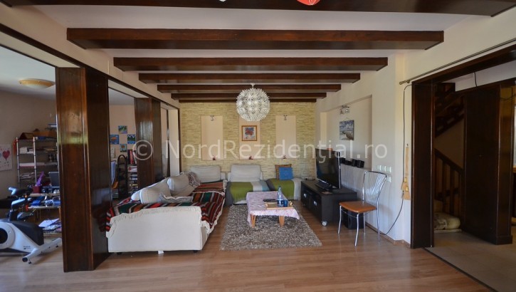 Vila de vanzare 6 camere + 1850 mp teren, Mogosoaia